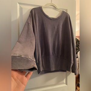Livi Sweatshirt Crop Top